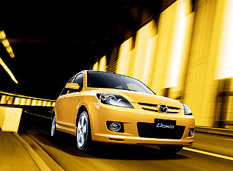 1.5-liter Activematic-transmission ‘sport‘model (Body Color: Blazing Yellow Pearl Mica)