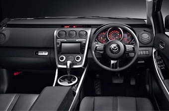 Sports car-like cockpit in the 'CX-7 Cruising package'