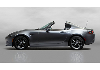 新型「Mazda MX-5 RF」（ニューヨーク国際自動車ショー展示車）