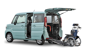 マツダ、社会福祉団体にマツダ車を贈呈